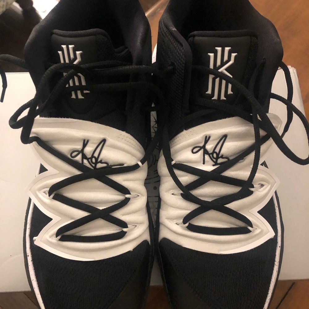 New in the box size 13 Kyrie’s